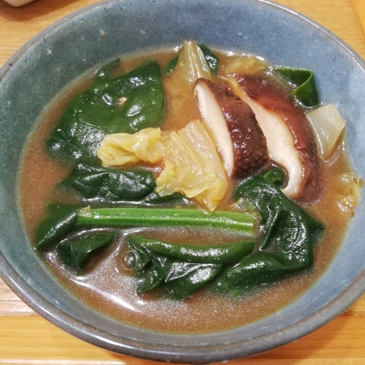 白菜・椎茸・ちぢみほうれん草の味噌汁